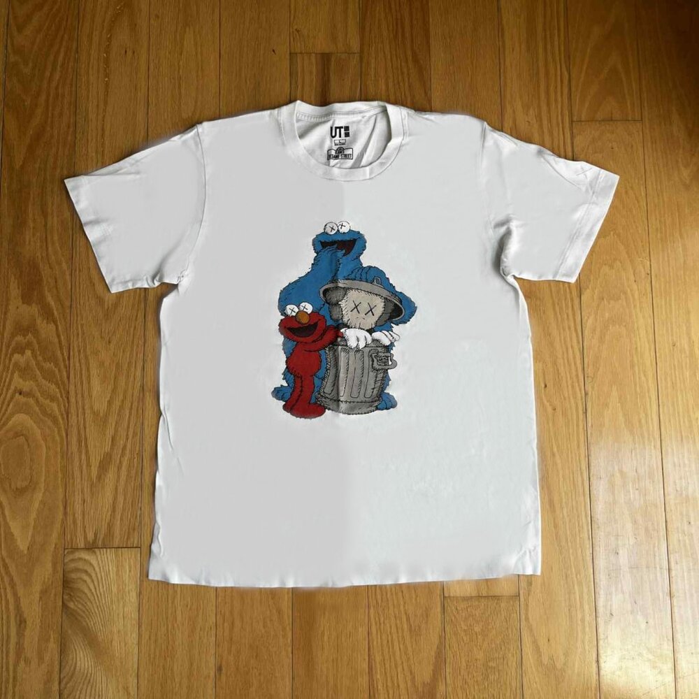 Uniqlo x KAWS x Sesame Street Companion Trash Can T Shirt L
